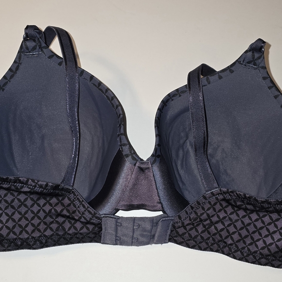 Warner's Black Full Coverage Bra with Adjustable Straps and Molded Cups - Picture 3 of 5